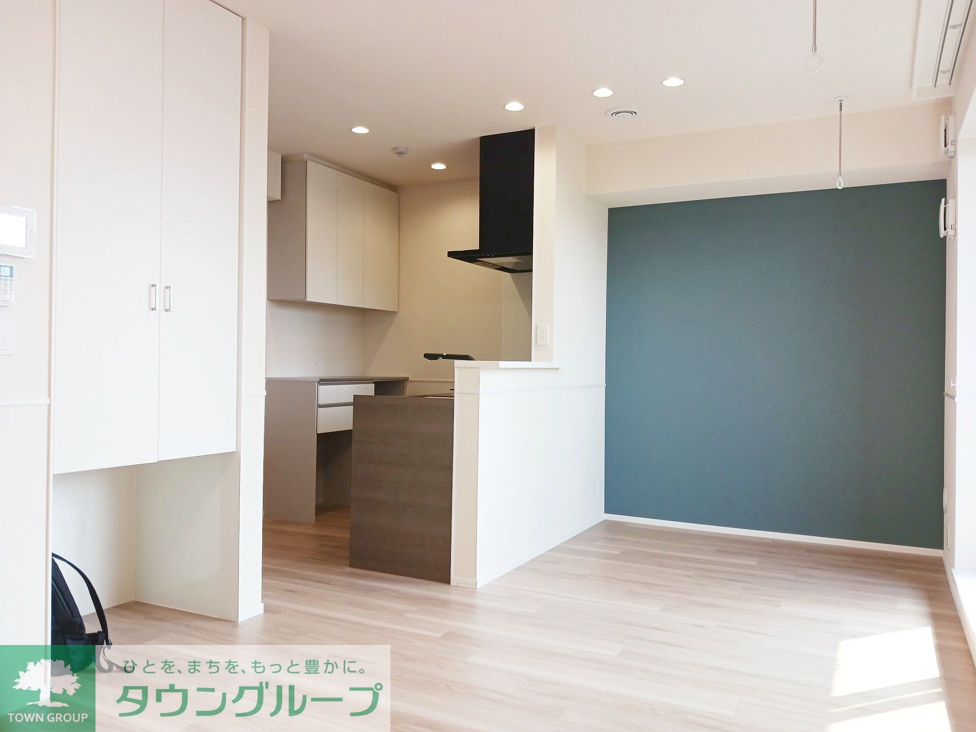 物件内観写真2　(リビング/居室)