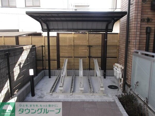 その他(屋根付き駐輪場です)