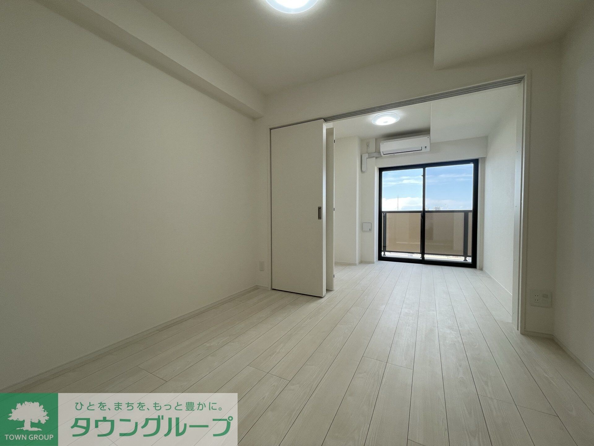 物件内観写真2　(リビング/居室)