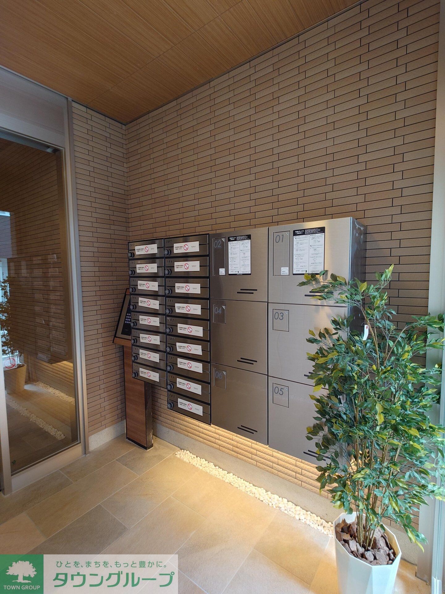 物件内観写真4　(エントランス)