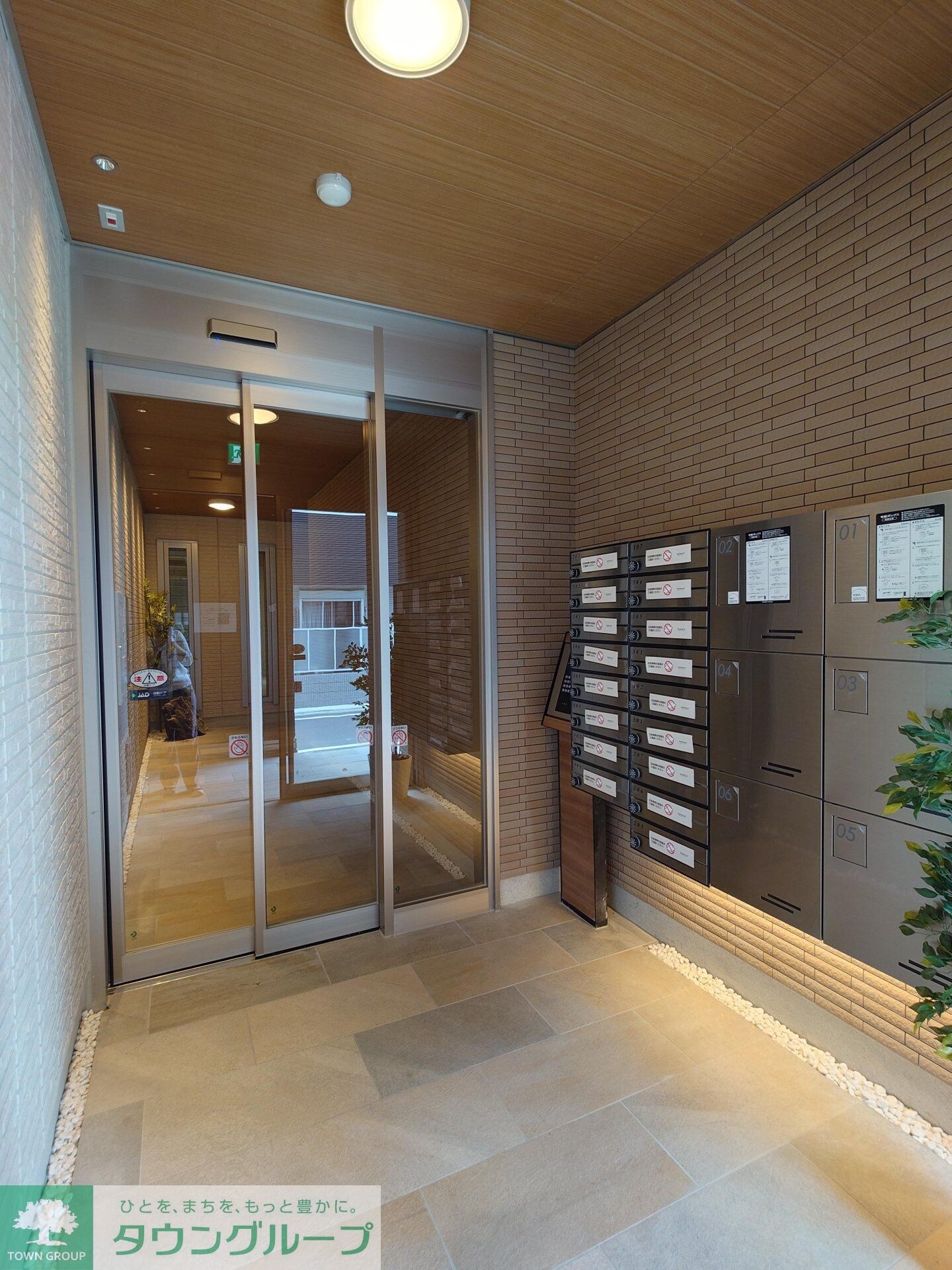 物件内観写真5　(エントランス)