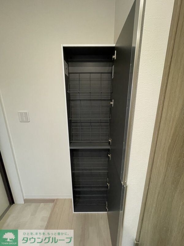 物件内観写真9　(玄関)