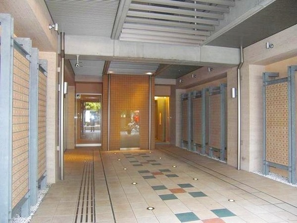 エントランス(エントランス入り口)