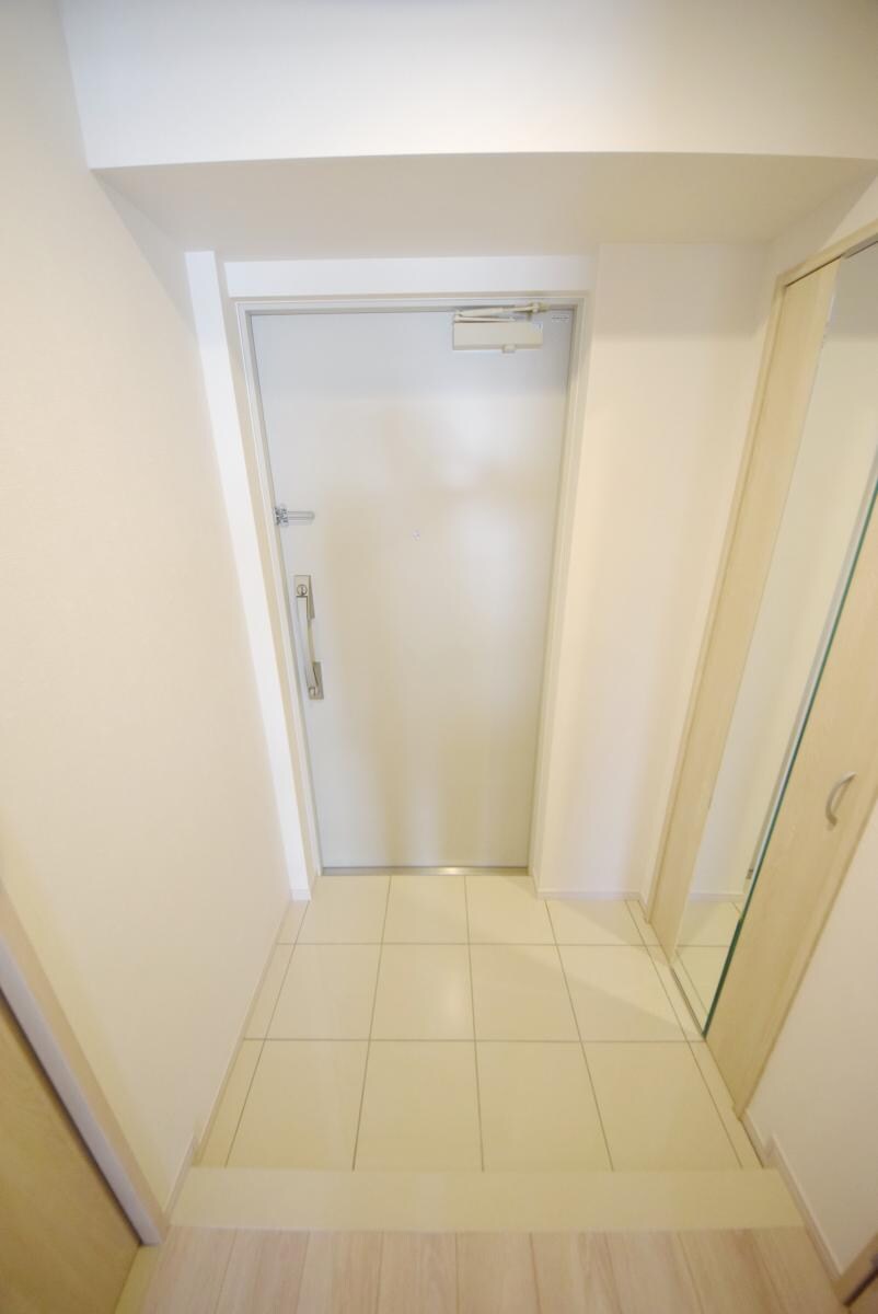 物件内観写真9　(玄関)