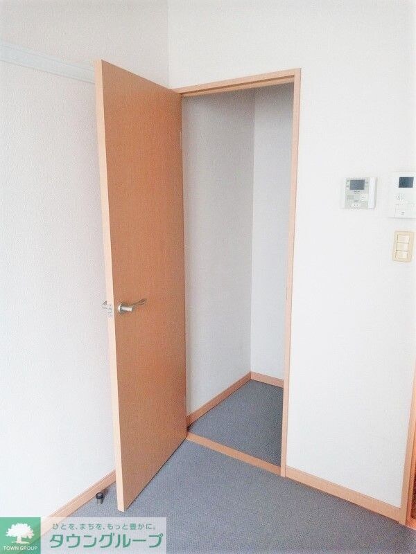 物件内観写真6　(1Fはフローリング、2Fは絨毯になります。)