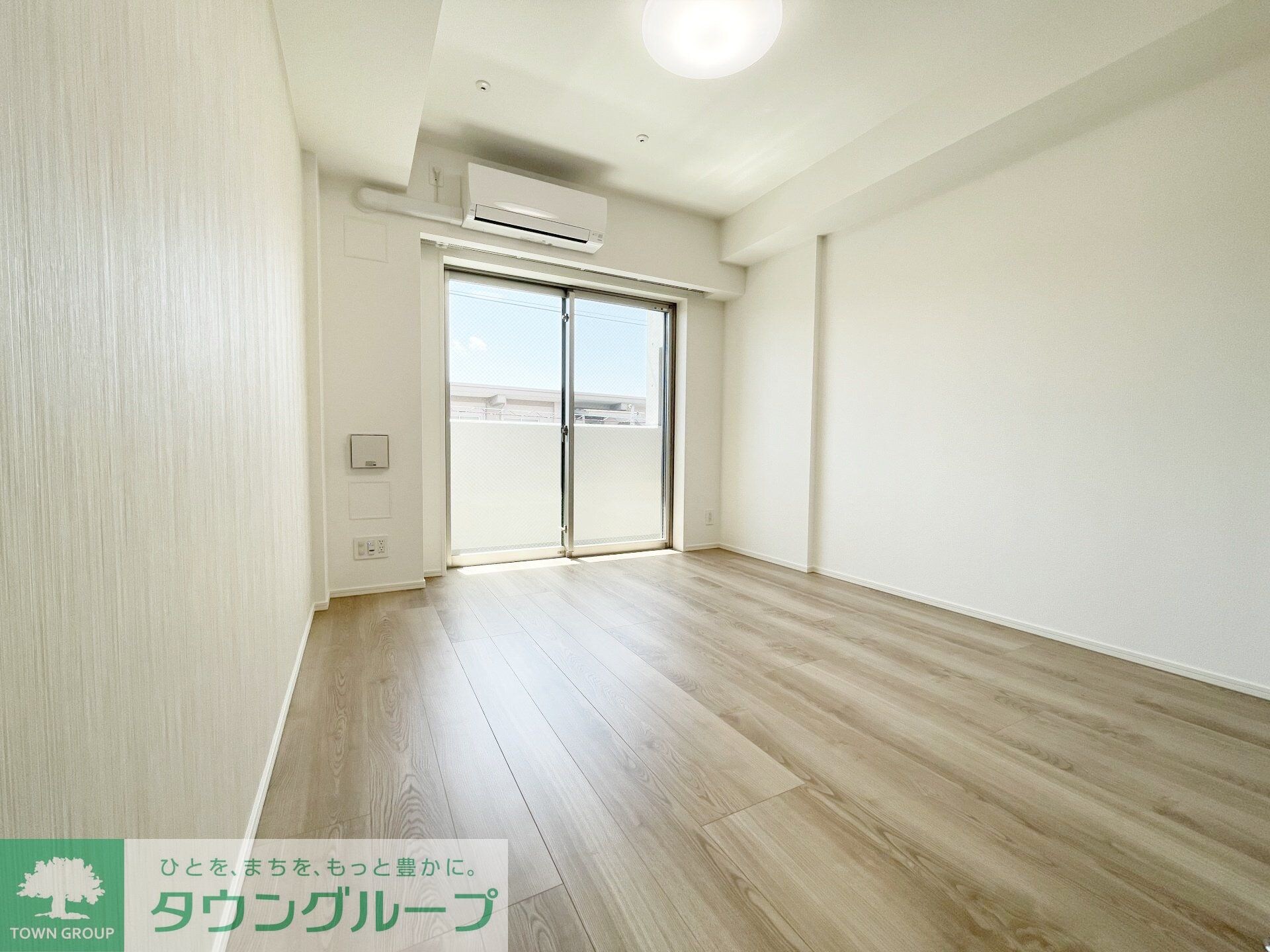 物件内観写真2　(リビング/居室)