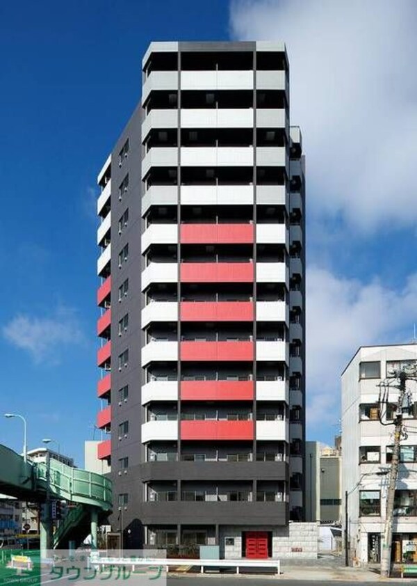 外観(◆アクセントとして赤のタイルが人々の目を引き付ける存在感◆)