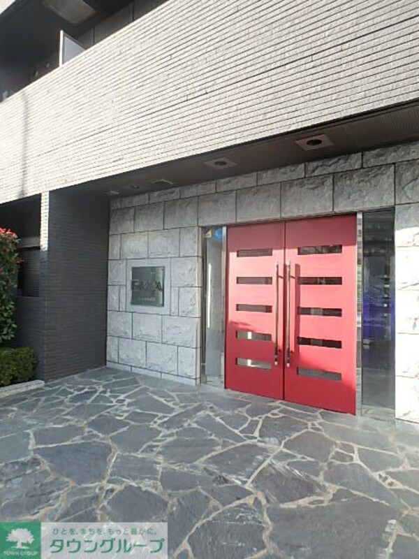 エントランス(◆行きかう人たちが思わず見上げてしまう魅力ある外観美)