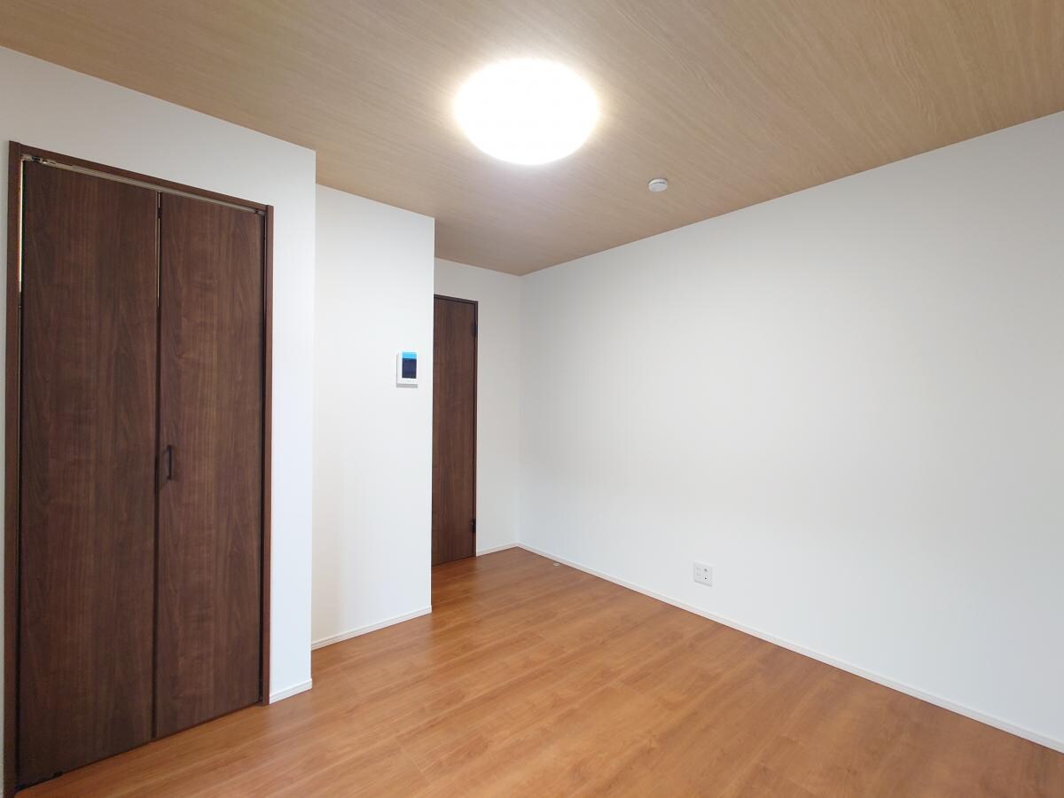 物件内観写真10　(リビング/居室)