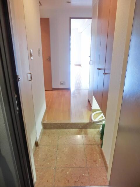 物件内観写真11　(シューズBOX収納豊富)