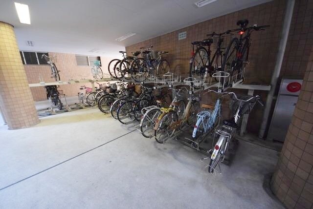 物件内観写真13　(駐輪場)