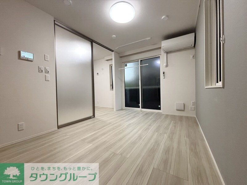 物件内観写真5　(リビング/居室)