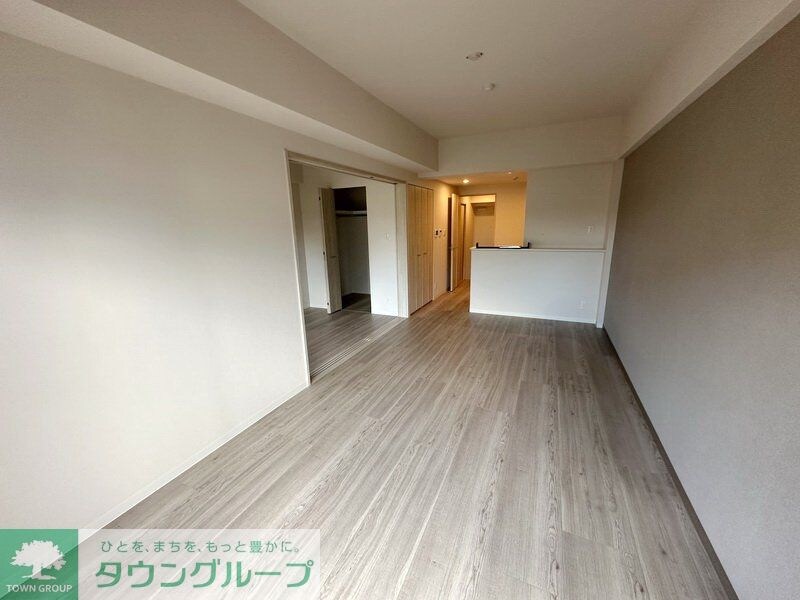 物件内観写真2　(リビング/居室)