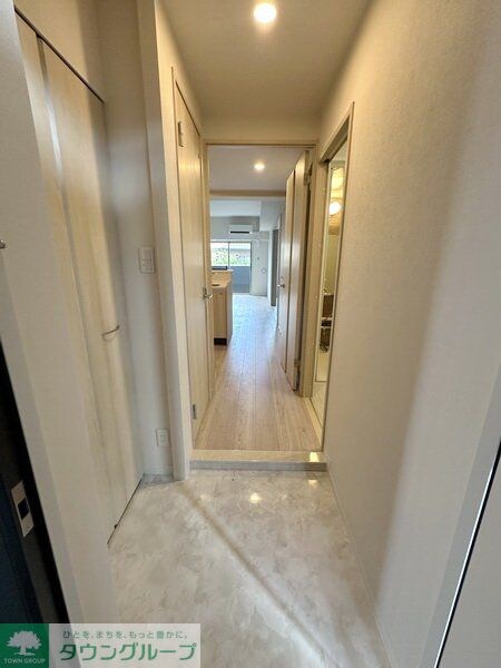 物件内観写真3　(玄関)