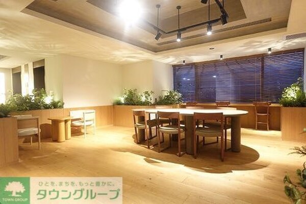 その他(木の温かみあるロビー　※前回募集時2024年6月撮影)
