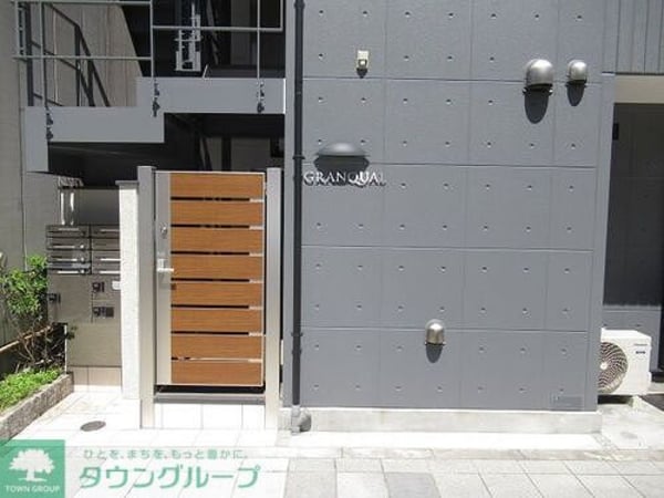 エントランス(エントランス外観　※前回募集時2021年4月撮影)
