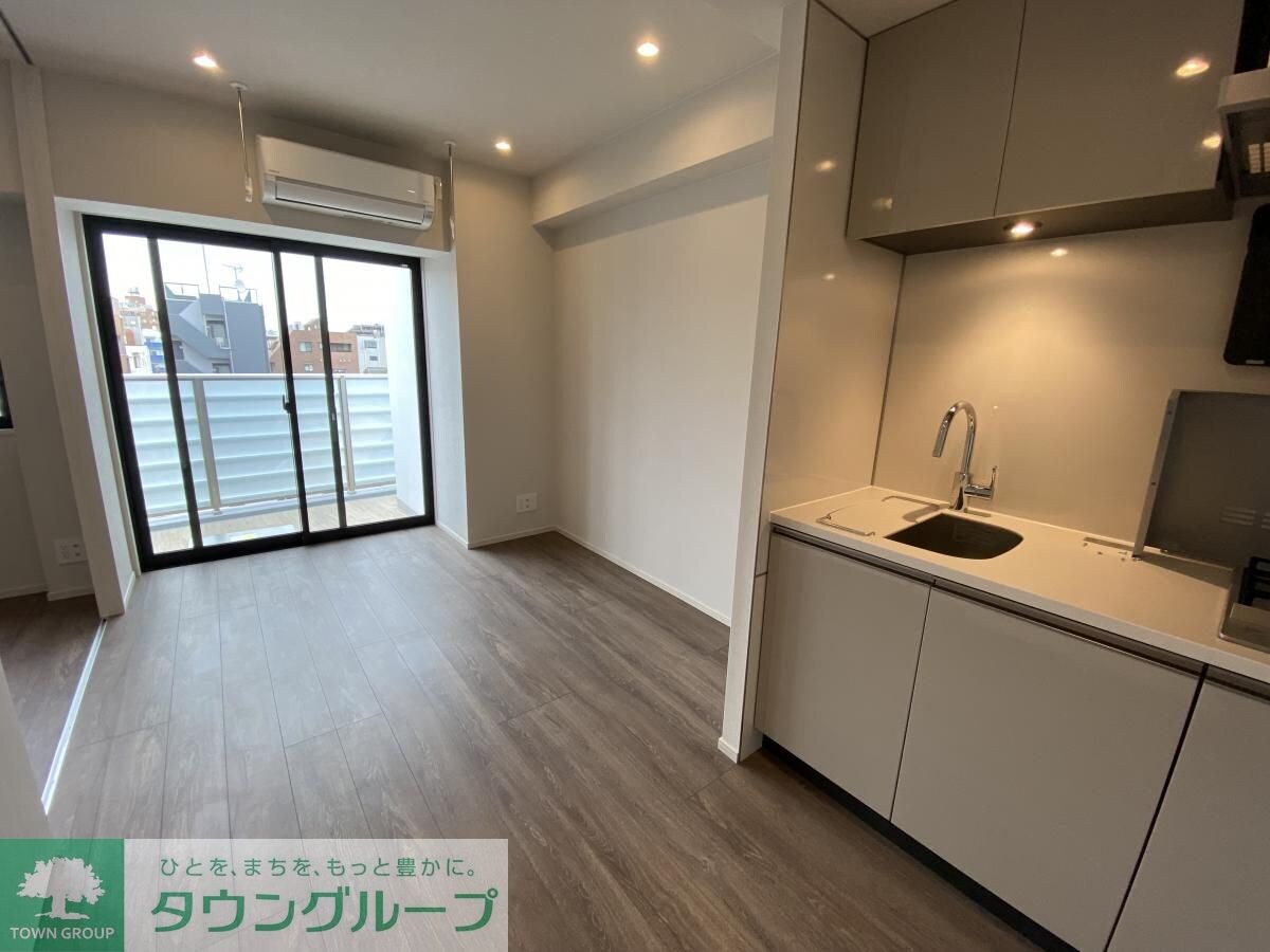 物件内観写真2　(リビング/居室)