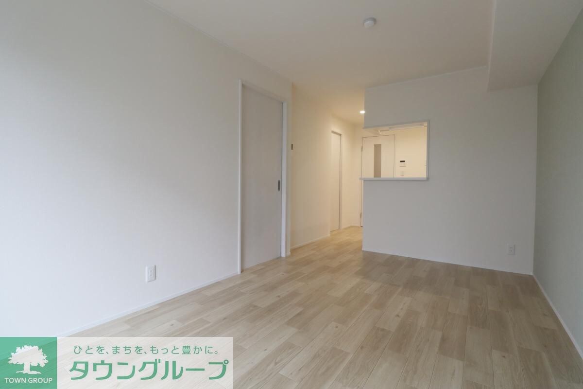 物件内観写真3　(リビング/居室)