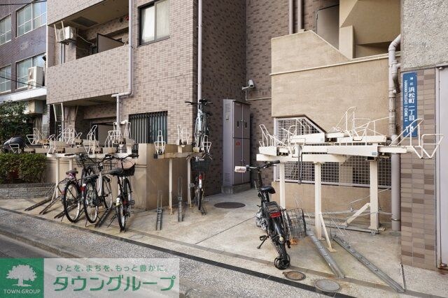 物件内観写真6　(駐輪場)