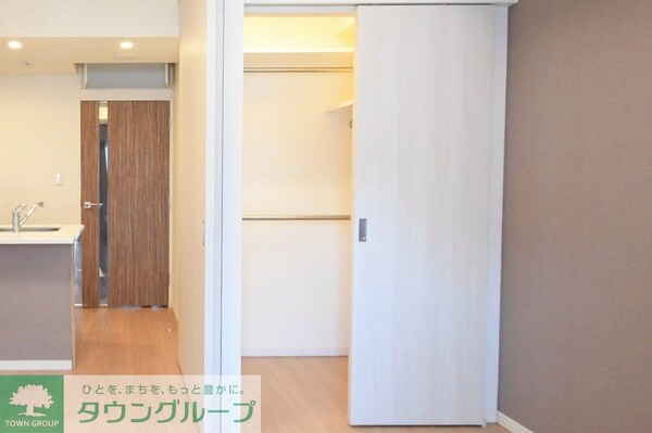 その他室内・内装(たっぷり収納できるウォークインクローゼット)