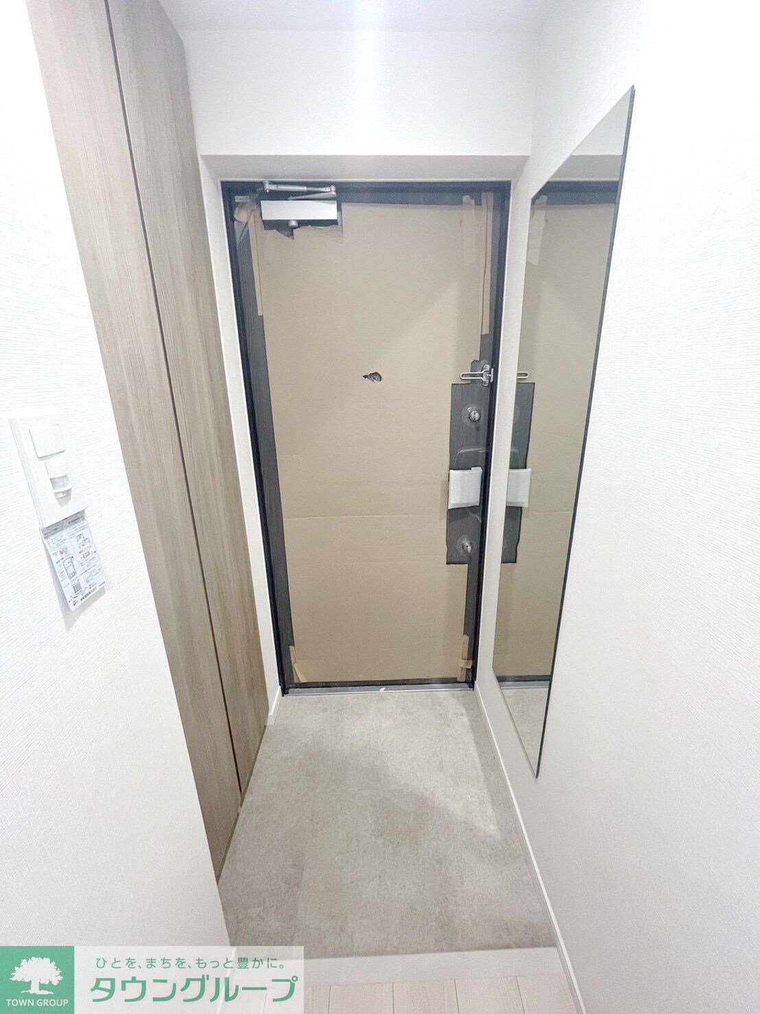 物件内観写真8　(玄関)