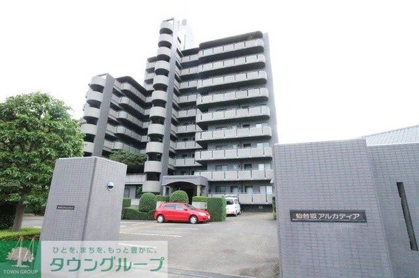 エントランス(☆外壁タイル張りのマンションです☆)