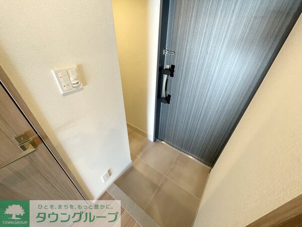 玄関(お問合せは(株)タウンハウジング東京へ)