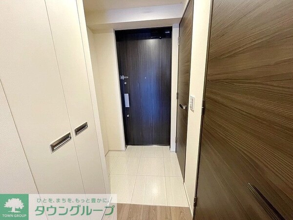 玄関(お問合せは(株)タウンハウジングレジデンス事業部　赤坂店・…)