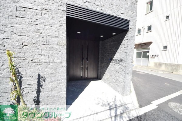 エントランス(駐車場)