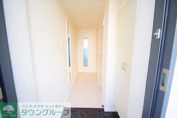 玄関(仕様・設備は現況と異なる場合があります。現況優先。)