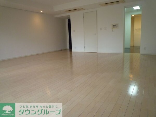 リビング・居室(Oタイプ2010年3月撮影 同タイプ203号室の写真です。)