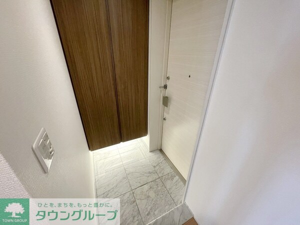 玄関(お問合せは(株)タウンハウジング東京へ)