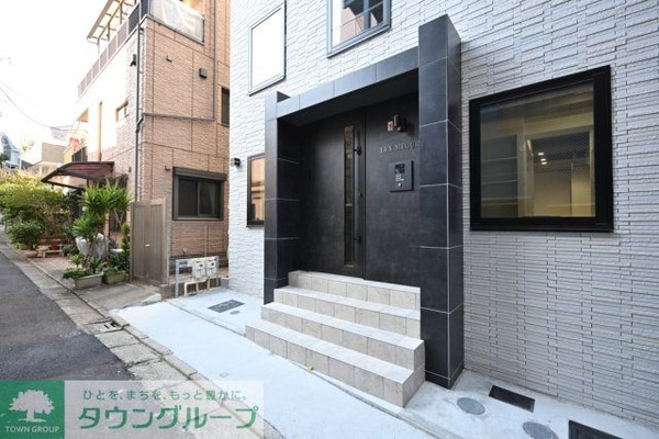 エントランス(部屋探しは株式会社　タウンハウジング　までお気軽にお問合せ…)