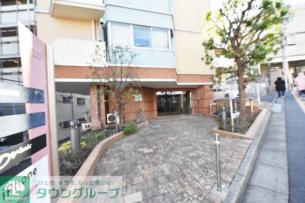 エントランス(部屋探しは株式会社　タウンハウジング　までお気軽にお問合せ…)