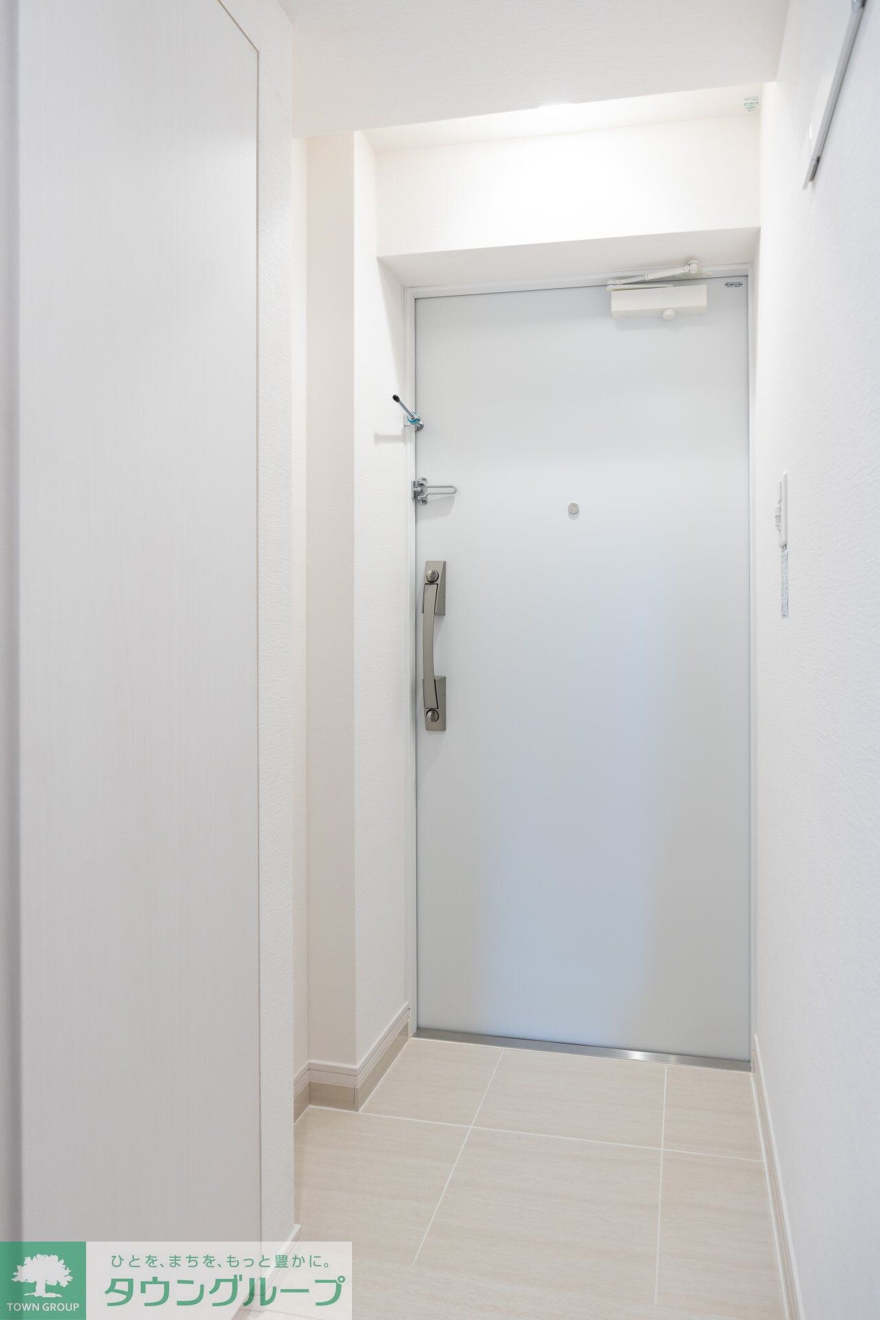 物件内観写真9　(玄関)