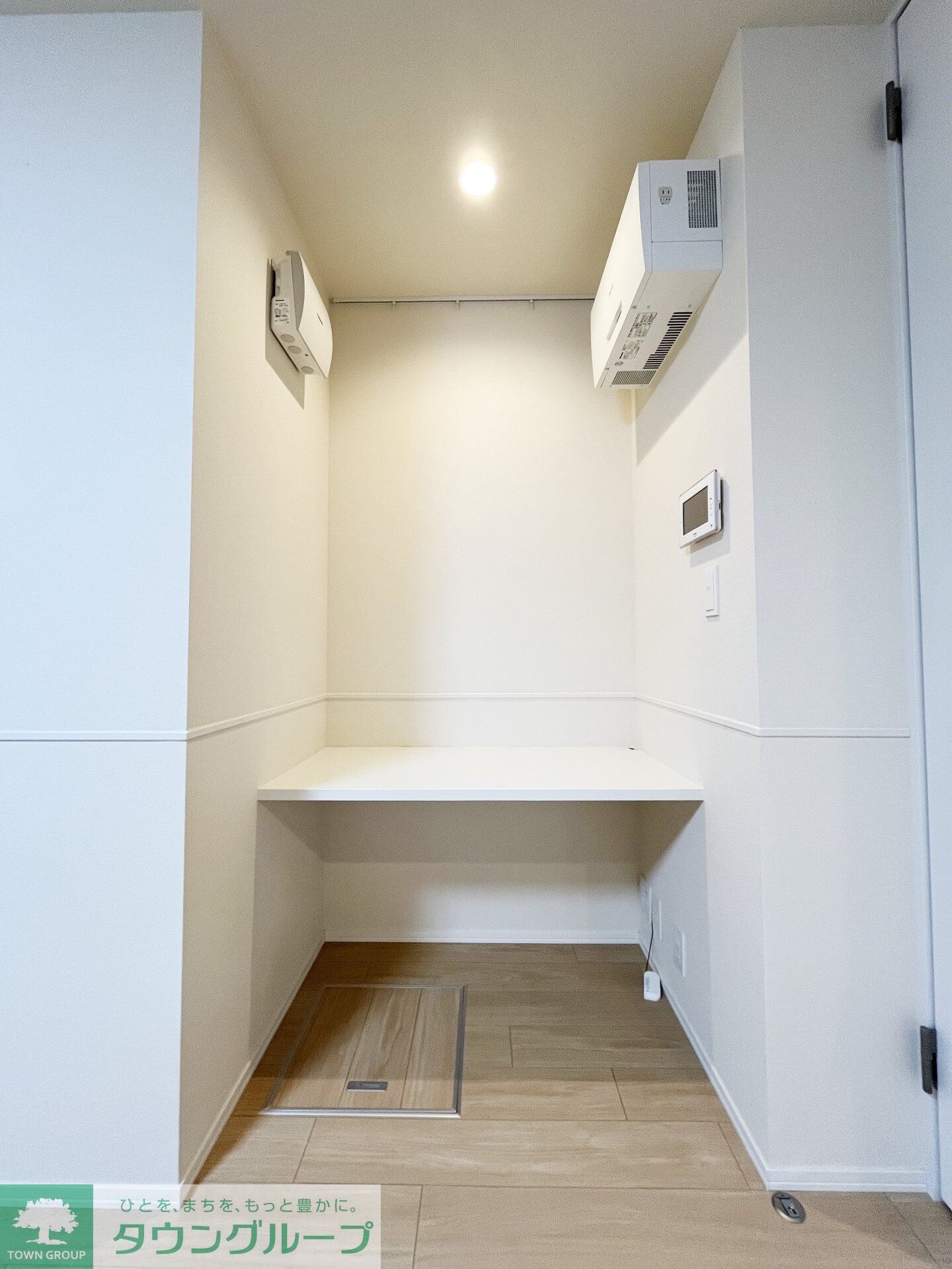 物件内観写真18　(玄関)