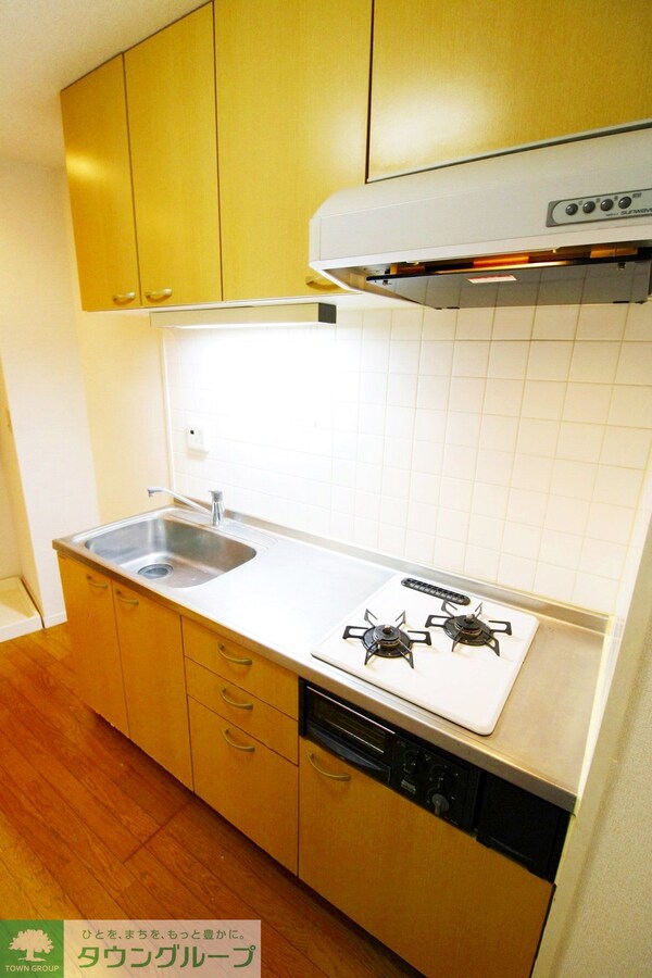 キッチン(高台に建っているので明るめなお部屋です♪)