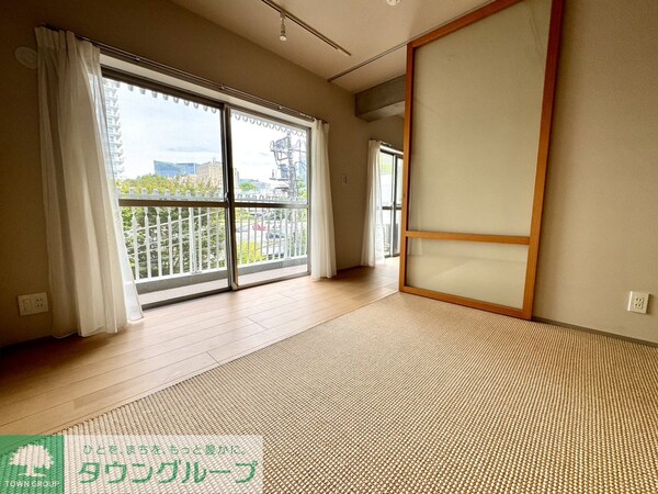 寝室(カーペットも新品)