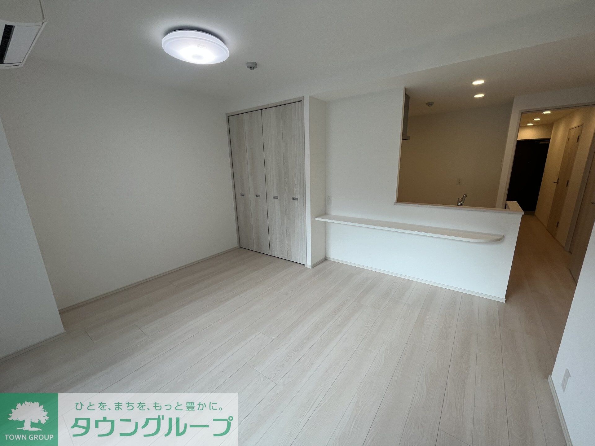 物件内観写真2　(リビング/居室)