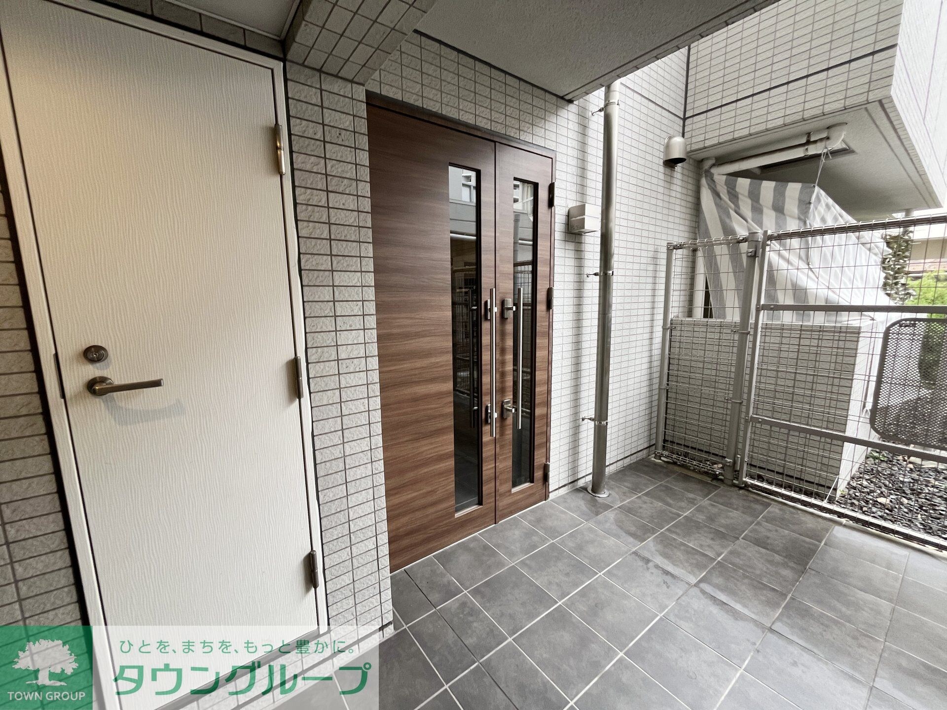 物件内観写真15　(エントランス)