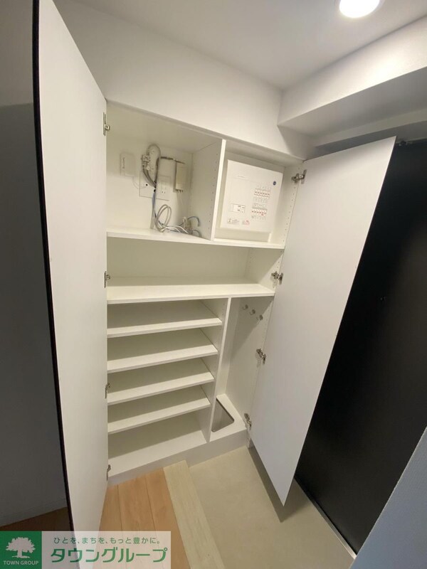 玄関(お問合せは(株)タウンハウジング赤坂店へ【03-5563-…)