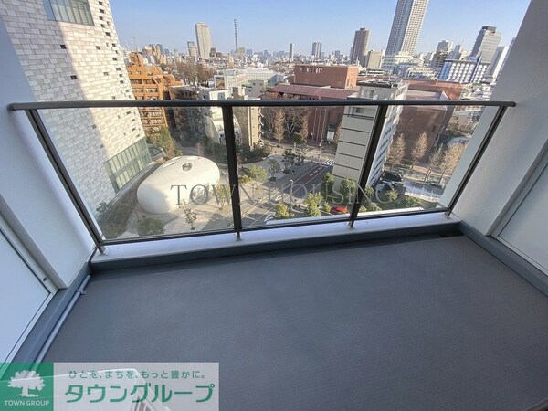 バルコニー(フローリング、建具の色は異なることがございます。)