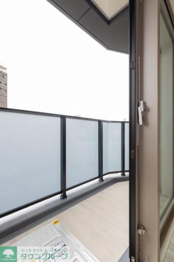 バルコニー(Bタイプ2024年10月撮影 同タイプ1302号室の写真です)