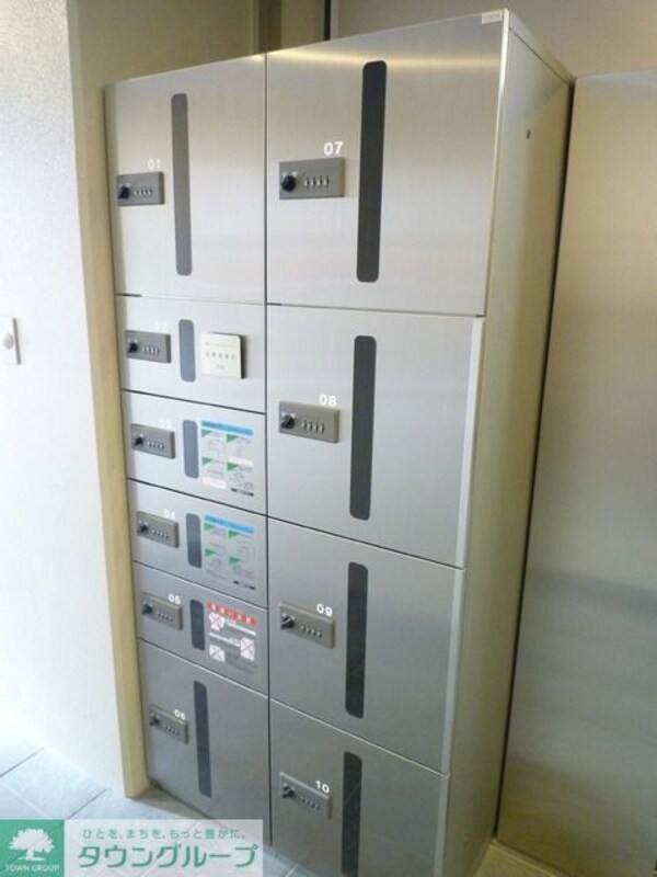 共有部分(2010年1月撮影　宅配ボックス)