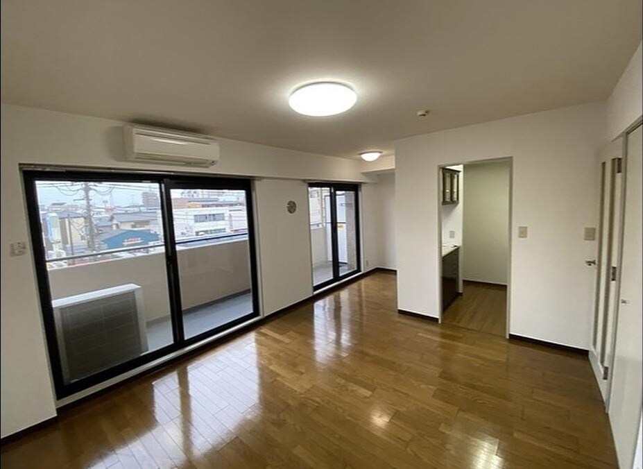 物件内観写真2　(リビング/居室)