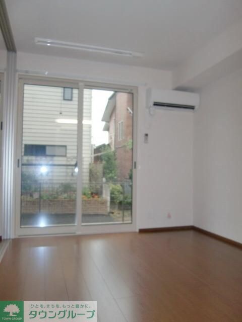 物件内観写真3　(９帖のＬＤＫでくとろげますね)