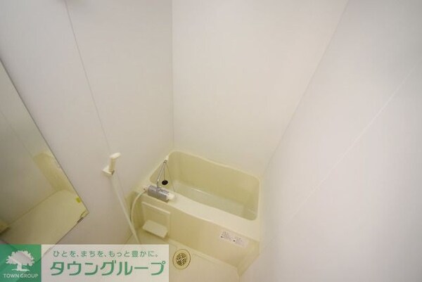 バス／シャワールーム等(白基調のバスルームです)