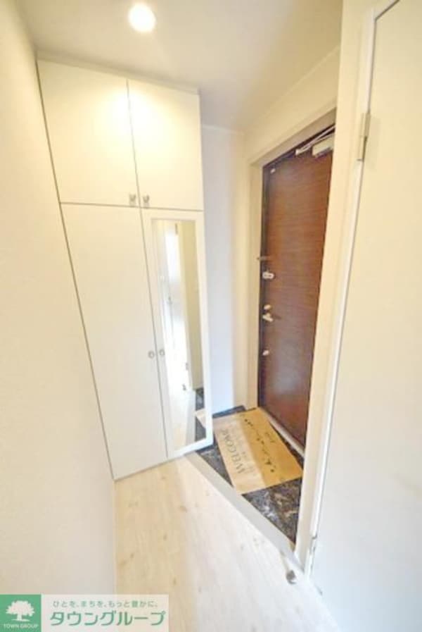 玄関(シューズボックス完備の玄関)