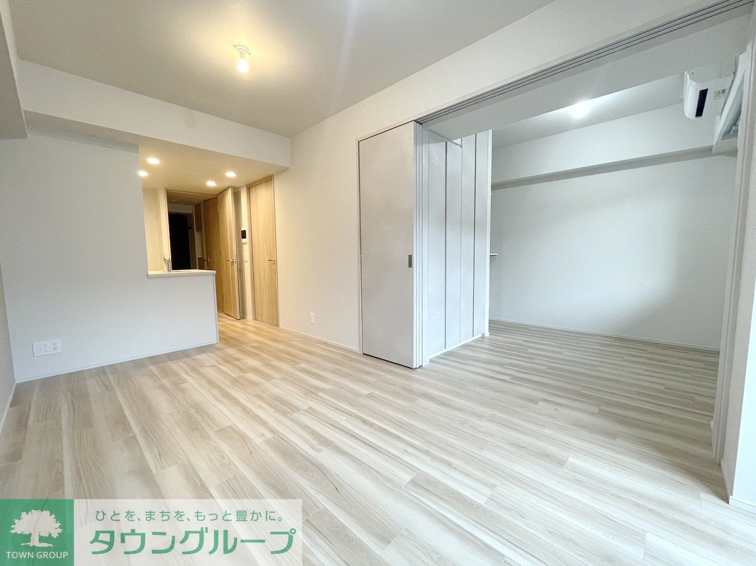 物件内観写真2　(リビング/居室)