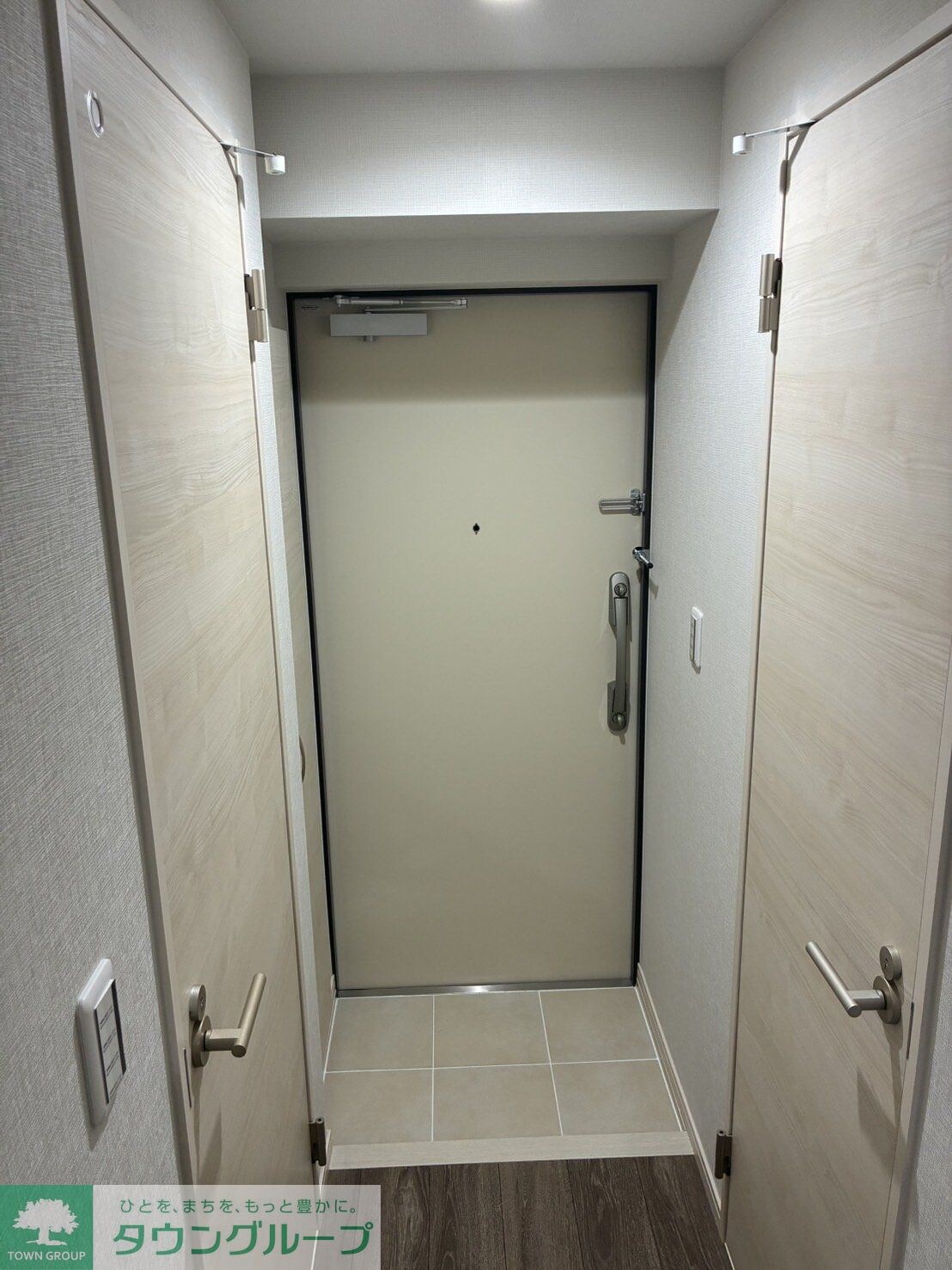 物件内観写真16　(玄関)